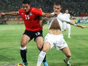 الجزائر تهزم مصر في السوادن وتتأهل لكأس العالم 2010