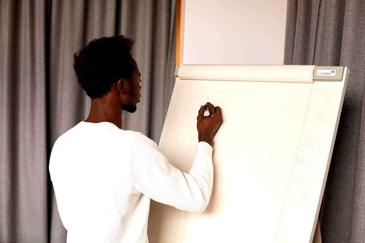 استراتيجيات مبتكرة لتطوير منهجية التكوين والإبداع