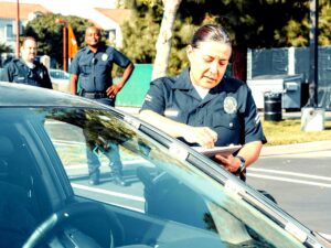 أثر توزيع عبء الإثبات في القانون والشريعة الإسلامية