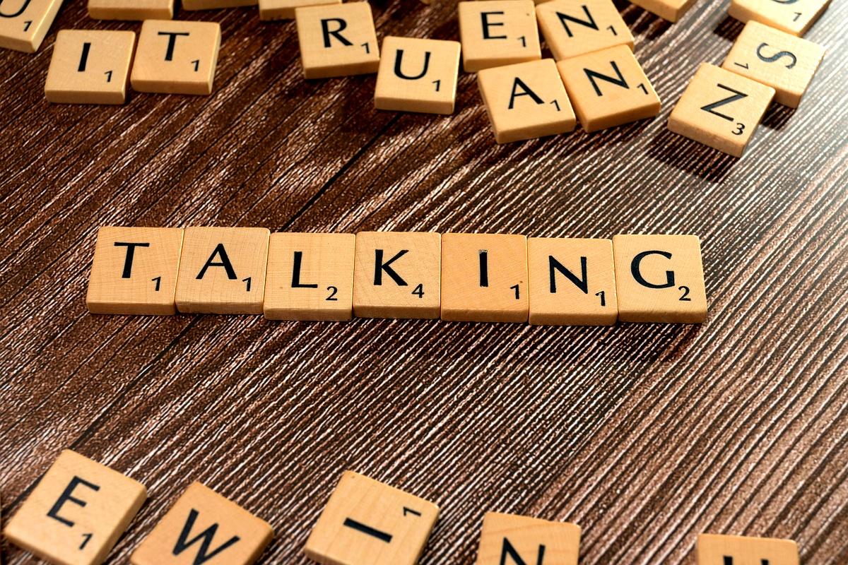 تحليل شامل لجهود علماء النحو والبلاغة في ليبيا