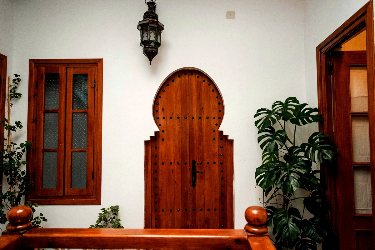 نتائج الدراسات النحوية والبلاغية في ليبيا: تحليل شامل