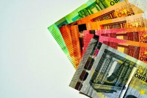 استراتيجيات تنفيذ فعالة لمكافحة تبييض الأموال