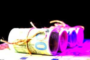 استراتيجيات مبتكرة لمكافحة تبييض الأموال بتكنولوجيا حديثة